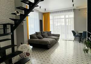 Дом 252м&sup2;, 3-этажный, участок 6 сот.  