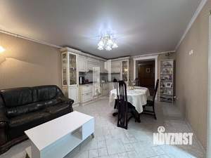 Дом 677м&sup2;, 3-этажный, участок 8 сот.  