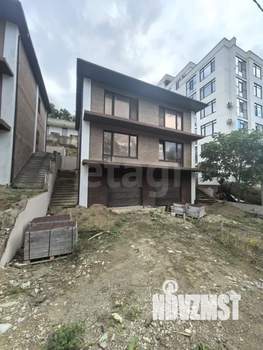 Дом 280м&sup2;, 3-этажный, участок 4 сот.  