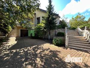 Дом 342м&sup2;, 3-этажный, участок 12 сот.  