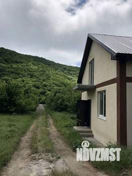 Дом 100м&sup2;, 2-этажный, участок 7 сот.  