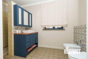 Коттедж 347м², 3-этажный, участок 5 сот.  