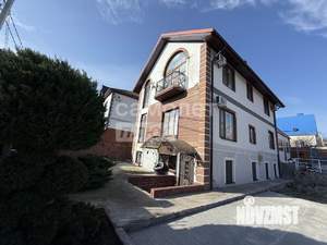 Дом 222м&sup2;, 3-этажный, участок 6 сот.  