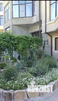 Дом 365м&sup2;, 3-этажный, участок 2 сот.  