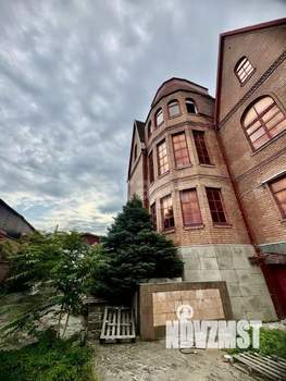 Дом 558м&sup2;, 3-этажный, участок 6 сот.  