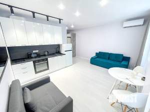 Студия квартира, посуточно, 35м2, 8/20 этаж
