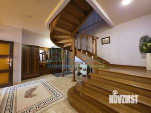 4-к квартира, вторичка, 300м2, 2/4 этаж