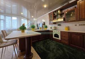 4-к квартира, вторичка, 300м2, 2/4 этаж