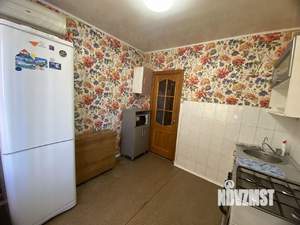 2-к квартира, вторичка, 52м2, 1/10 этаж