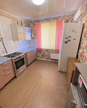 2-к квартира, вторичка, 52м2, 1/10 этаж