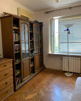 4-к квартира, вторичка, 140м2, 3/10 этаж