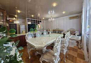 4-к квартира, вторичка, 300м2, 2/4 этаж