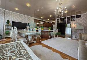 4-к квартира, вторичка, 300м2, 2/4 этаж