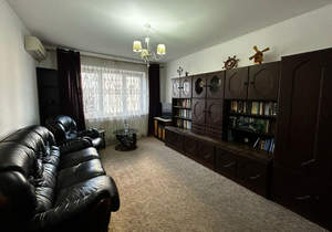 2-к квартира, вторичка, 52м2, 1/10 этаж